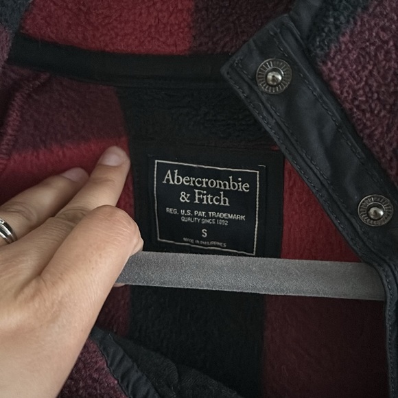 Abercrombie & Fitch Assymetrical Snap Up Fleece - Picture 2 of 6